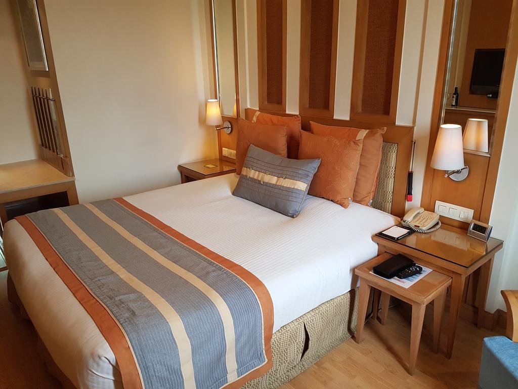 Dia Park Premier Hotel Gurgaon Buitenkant foto