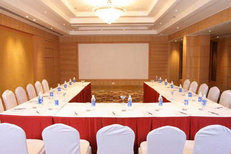 Dia Park Premier Hotel Gurgaon Buitenkant foto